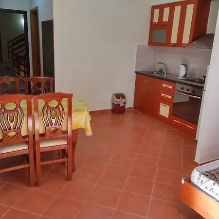 Aldom Apartment