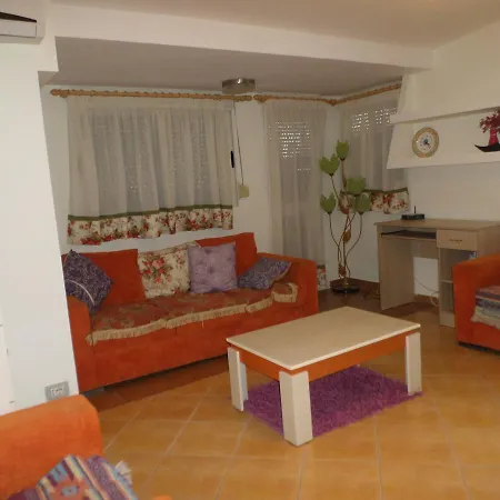 Aldom Apartment Durres